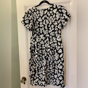 Euc Ann taylor factory black and white tie floral dress. Size 10